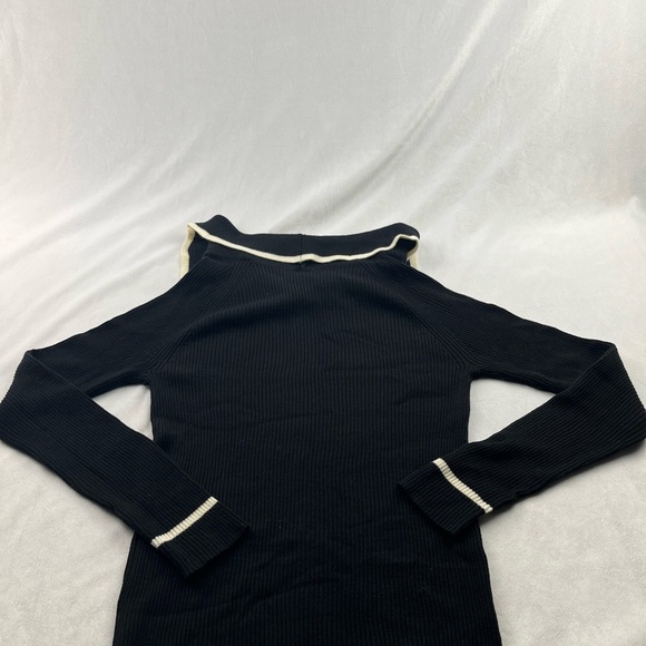 NWOT IĒNA black long sleeve sweater with white detail. E37 - Picture 2 of 5